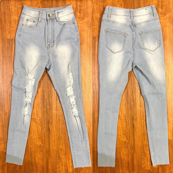 Fashion Nova Bob High Waist Light Blue Stone Wash Distressed Skinny Jeans 1/2 - Picture 4 of 10